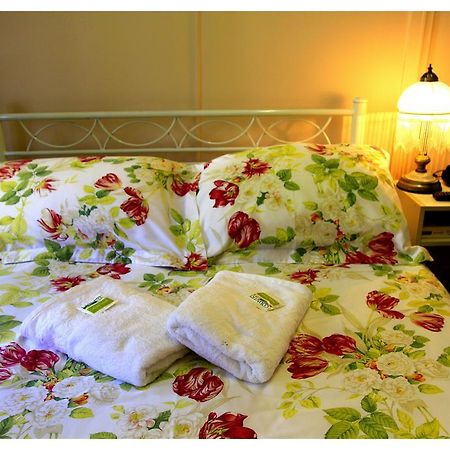 Coral Lodge Bed And Breakfast Inn 타운즈빌 외부 사진