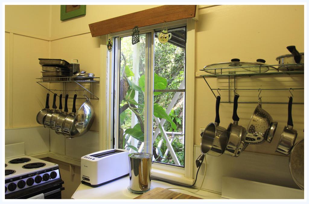 Coral Lodge Bed And Breakfast Inn 타운즈빌 외부 사진