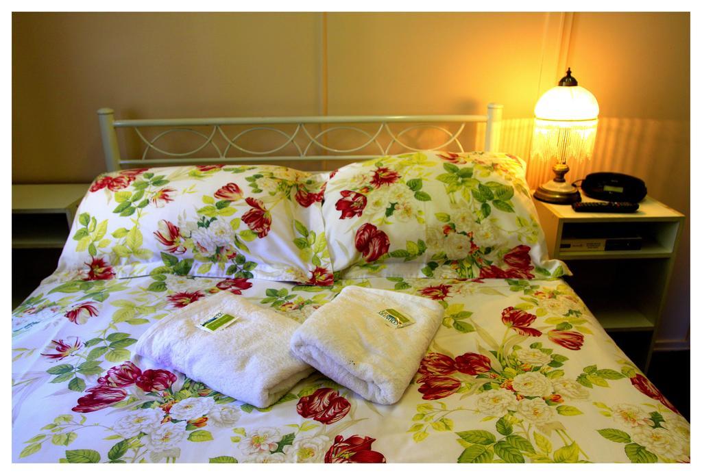 Coral Lodge Bed And Breakfast Inn 타운즈빌 외부 사진