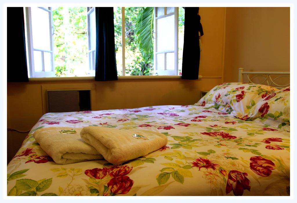 Coral Lodge Bed And Breakfast Inn 타운즈빌 객실 사진