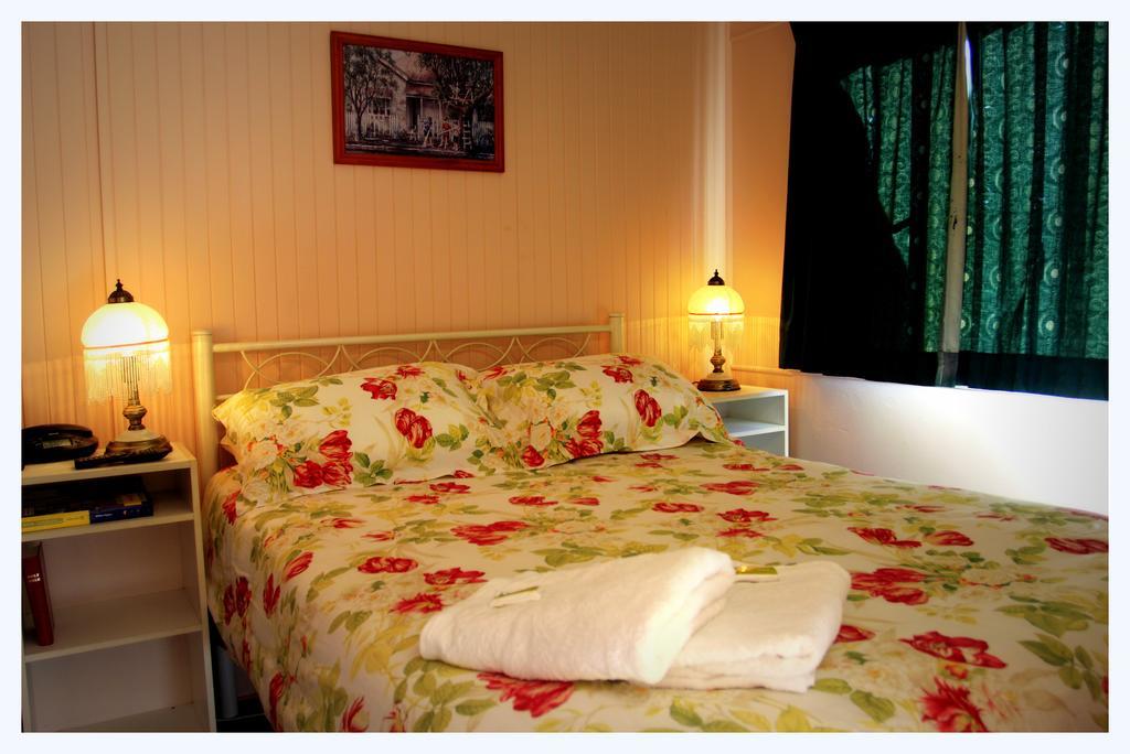 Coral Lodge Bed And Breakfast Inn 타운즈빌 외부 사진