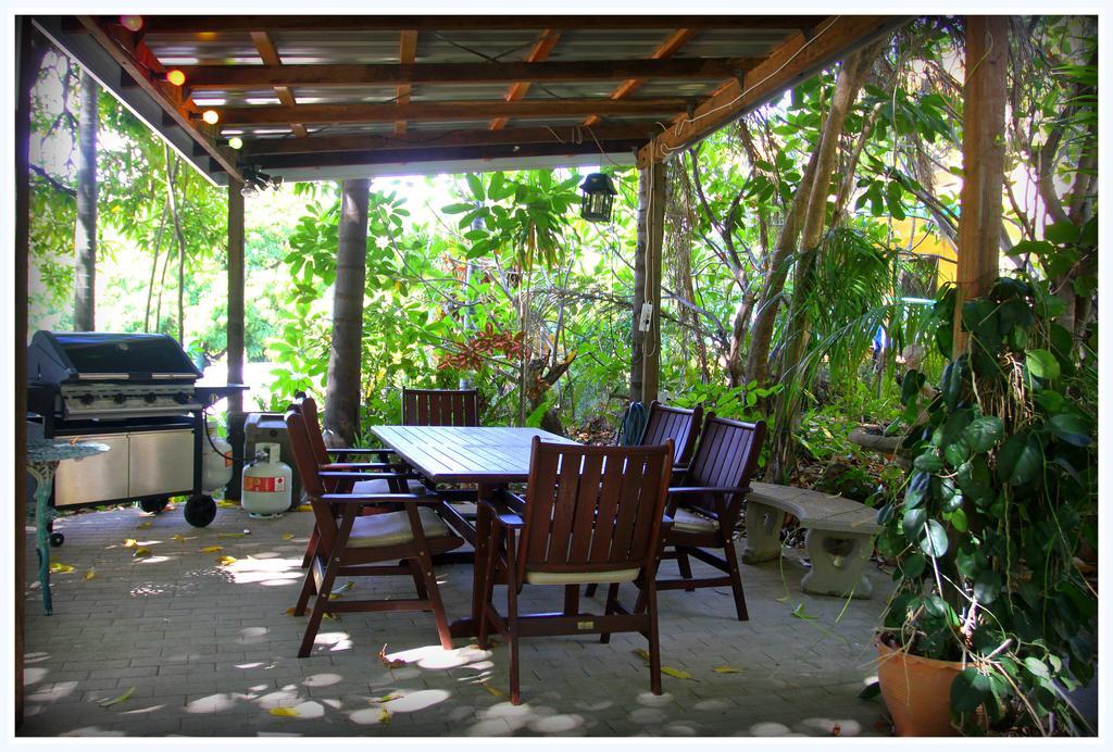 Coral Lodge Bed And Breakfast Inn 타운즈빌 외부 사진