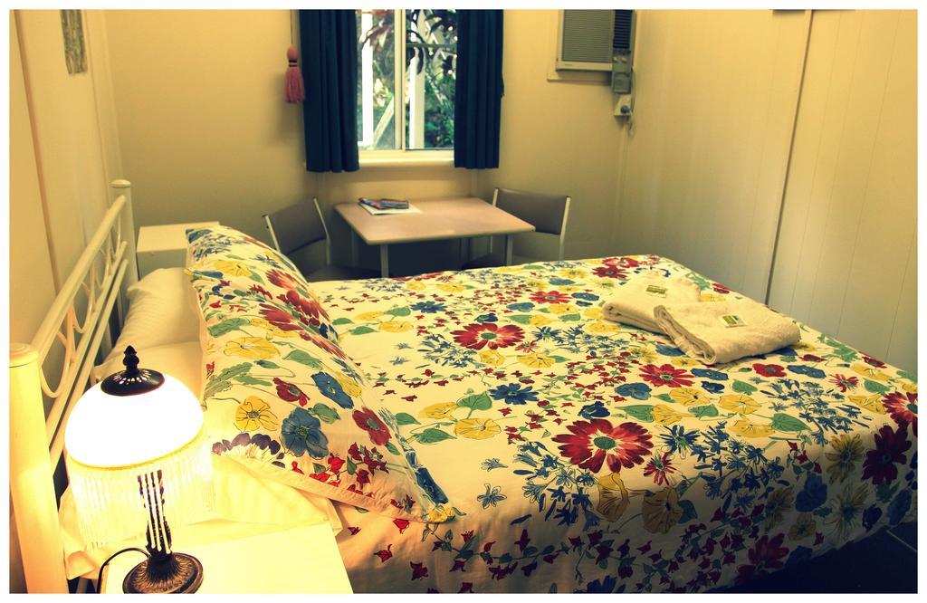 Coral Lodge Bed And Breakfast Inn 타운즈빌 객실 사진