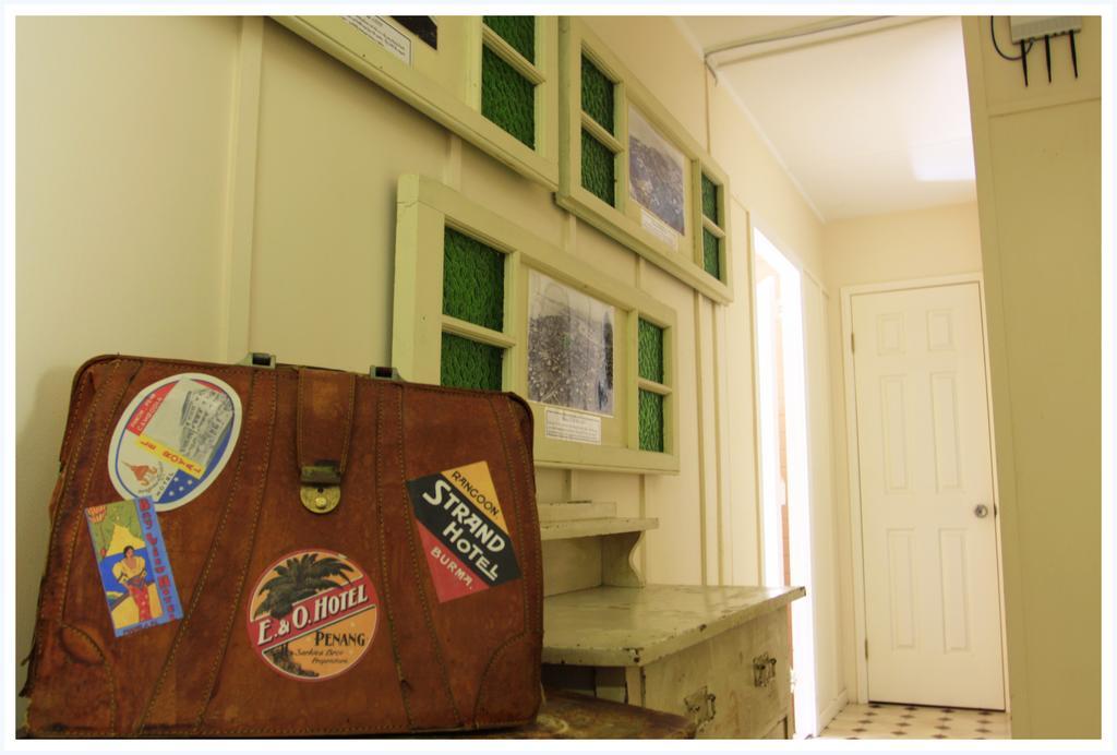 Coral Lodge Bed And Breakfast Inn 타운즈빌 외부 사진
