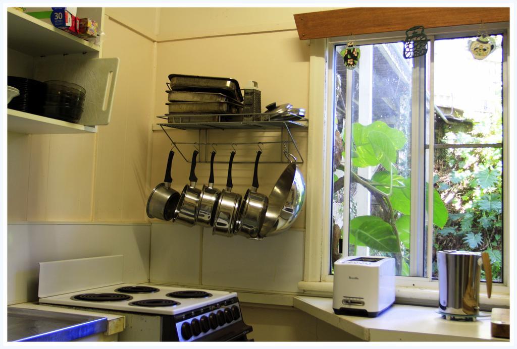 Coral Lodge Bed And Breakfast Inn 타운즈빌 외부 사진