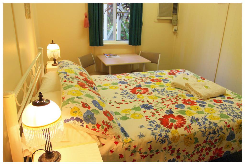 Coral Lodge Bed And Breakfast Inn 타운즈빌 객실 사진