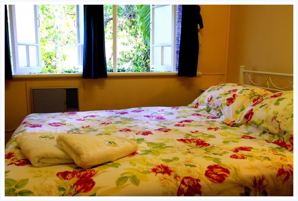 Coral Lodge Bed And Breakfast Inn 타운즈빌 외부 사진